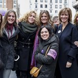 Susanna Griso junto a sus compañeras de 'Espejo Público' en la manifestación del 8 de marzo