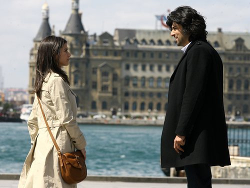 Fatmagül y Kerim recorren juntos Estambul en la primera temporada de 'Fatmagül'