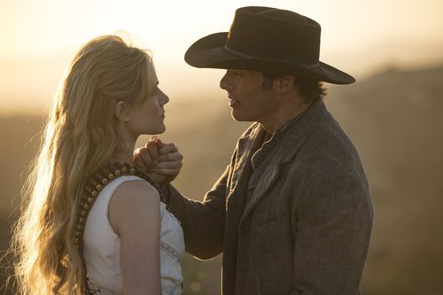 Dolores y Teddy, en la segunda temporada de 'Westworld'
