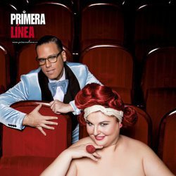 Teté Delgado posa desnuda y sugerente en la butaca de un teatro, con Torito para Primera Línea