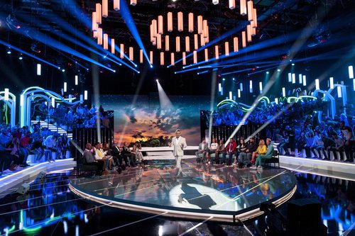 Jorge Javier Vázquez en el plató durante la primera Gala de 'Supervivientes 2018'