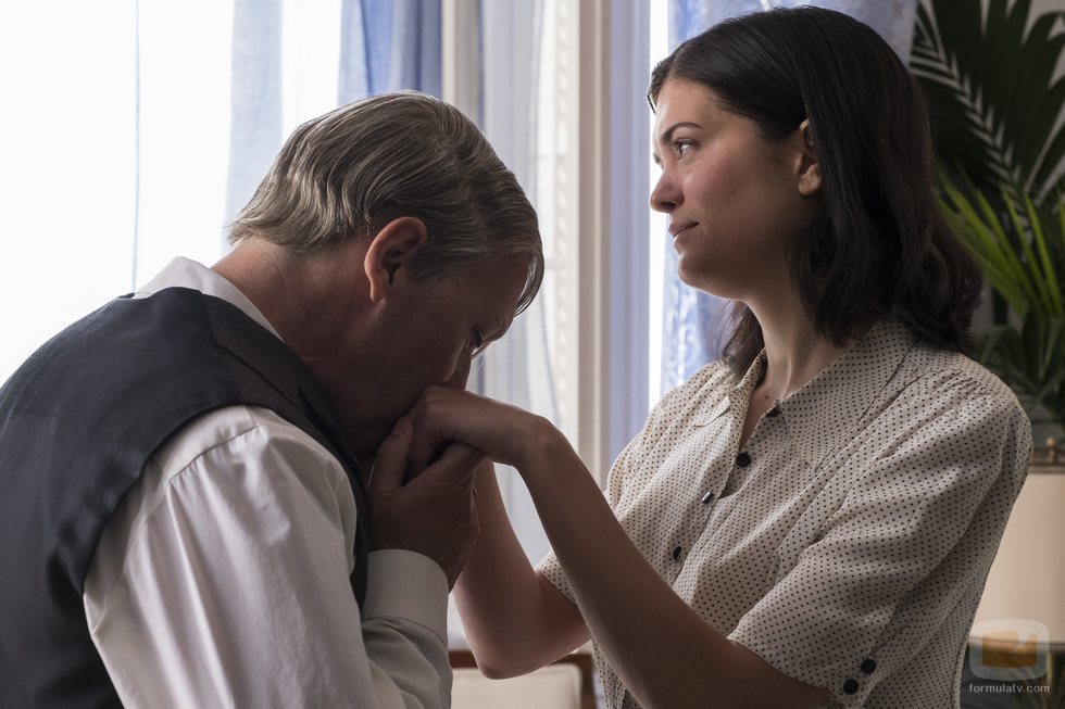 Picasso besa las manos de Dora Maar en 'Genius'