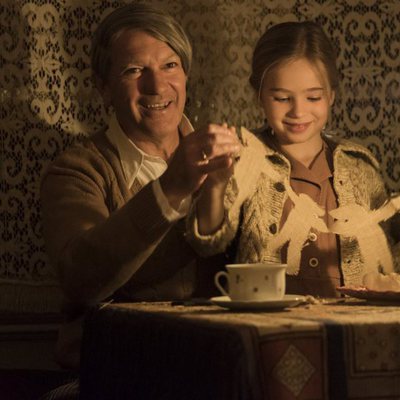 Picasso juega con una niña en la segunda temporada de 'Genius'