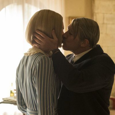 Pablo Picasso y Thérèse Walter se besan en 'Genius'