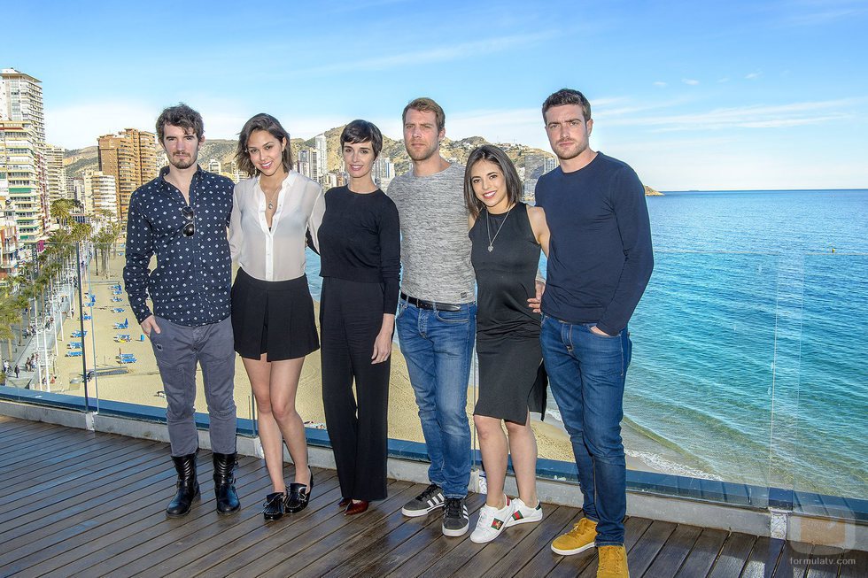 Lander Otaola, Luisa Rubino, Arantza Ruiz, José Manuel Poga, Raúl Mérida y Paz Vega en el rodaje de 'Fugitiva'