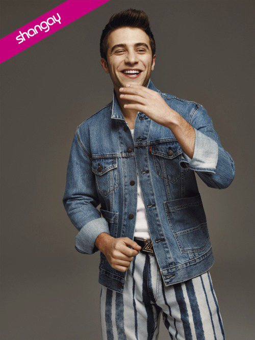 Pol Monen, sonriente en la sesión de fotos de la revista Shangay