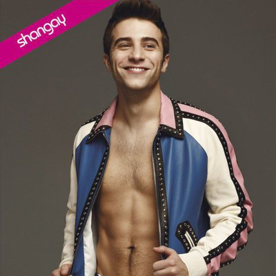 Pol Monen luce torso para la revista Shangay