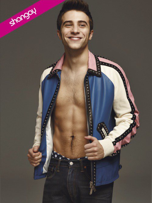 Pol Monen luce torso para la revista Shangay