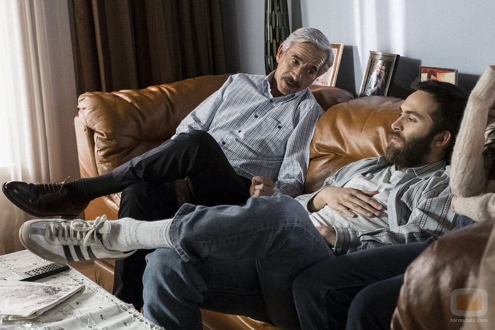 Antonio Alcántara y Carlos, juntos en el noveno episodio de la temporada 19 de 'Cuéntame cómo pasó'