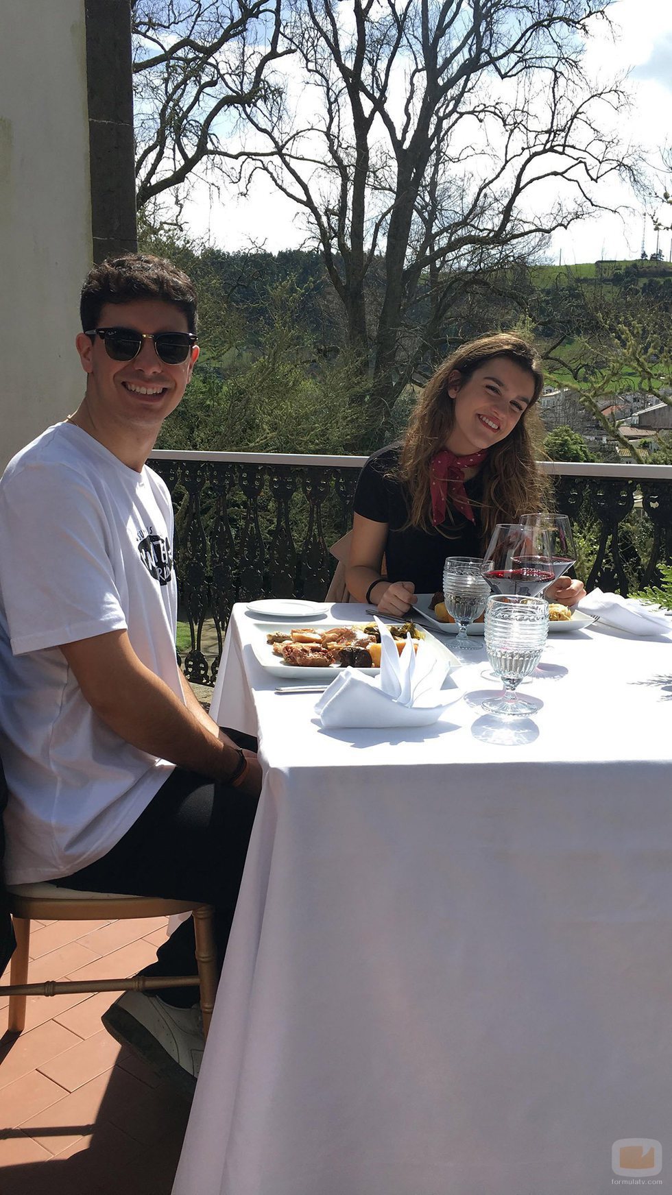 Alfred y Amaia comiendo durante su viaje a las Azores por la grabación de la postal eurovisiva