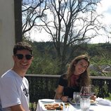 Alfred y Amaia comiendo durante su viaje a las Azores por la grabación de la postal eurovisiva