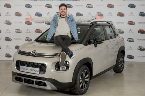 Cepeda, 'OT 2017', subido al nuevo Citröen en su presentación
