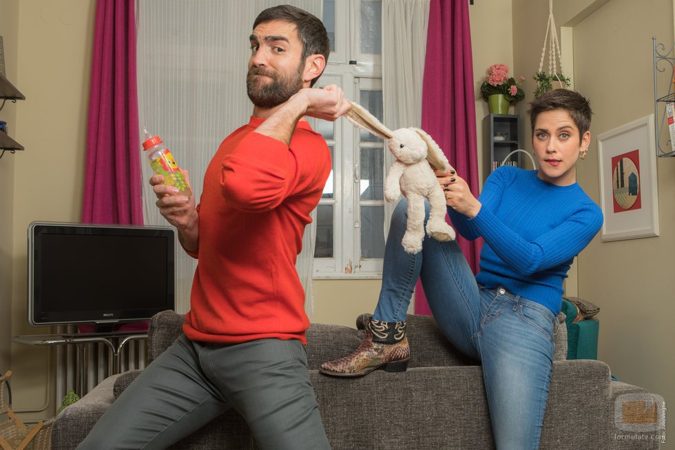 María León y Jon Plazaola afrontan la paternidad en la cuarta temporada de 'Allí abajo'