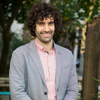 Yago posa para la cuarta temporada de 'Allí abajo'