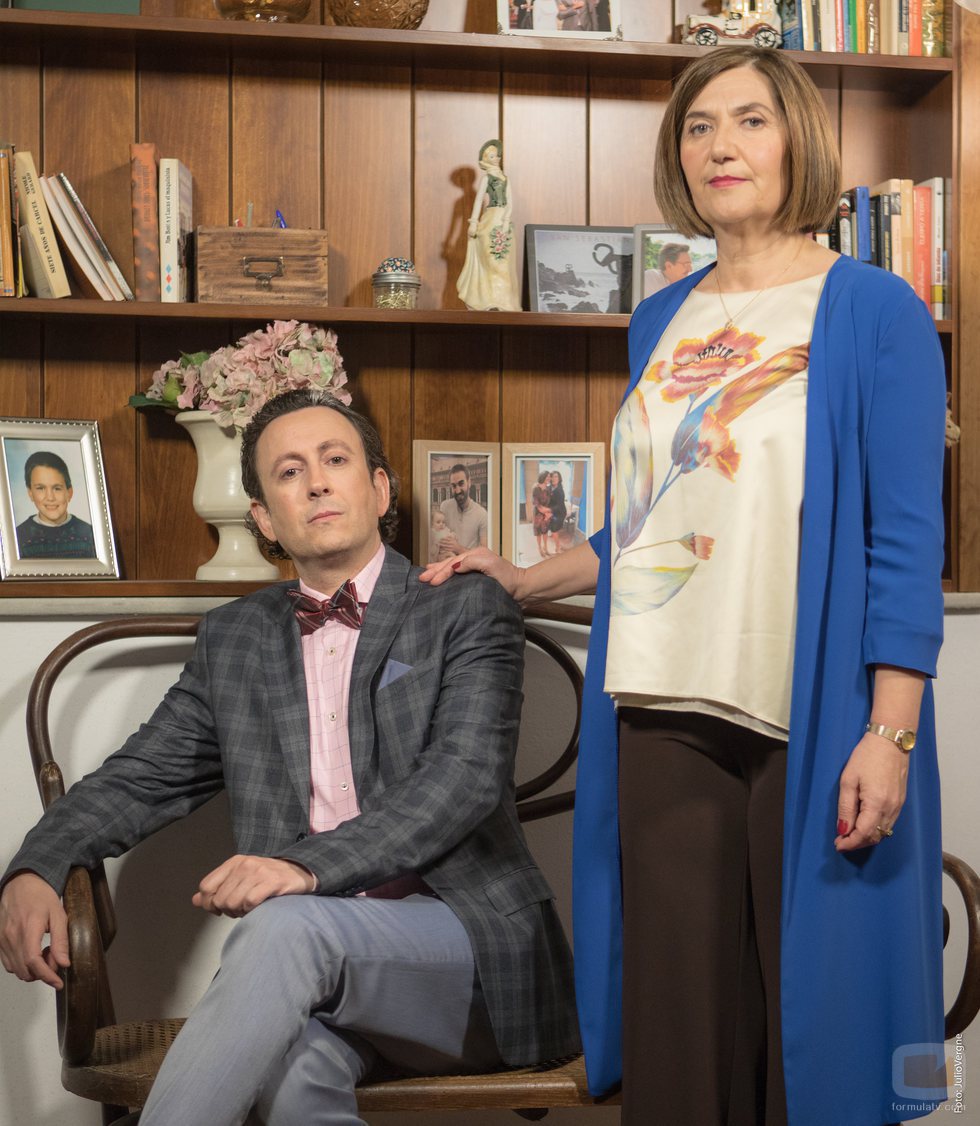 Cristóbal Benjumea y Maritxu posan para la cuarta temporada de 'Allí abajo'