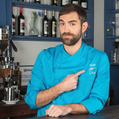 Iñaki posa en Kaia para la cuarta temporada de 'Allí abajo'