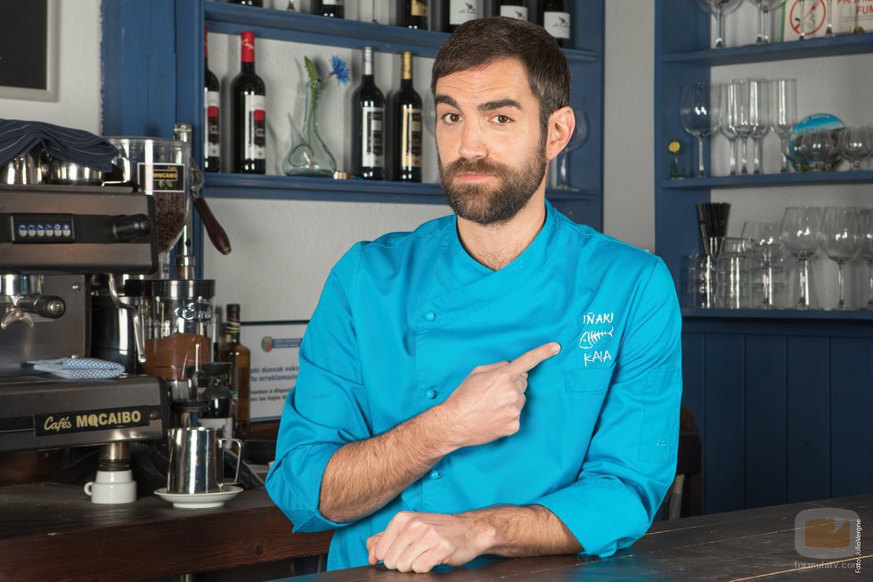 Iñaki posa en Kaia para la cuarta temporada de 'Allí abajo'