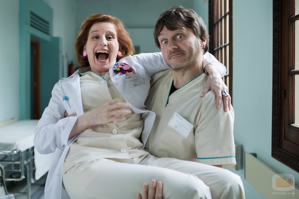 Jozé coge a Dolores en el posado de la cuarta temporada de 'Allí abajo'