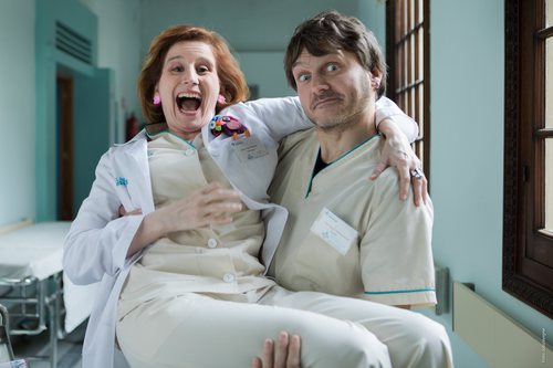 Jozé coge a Dolores en el posado de la cuarta temporada de 'Allí abajo'