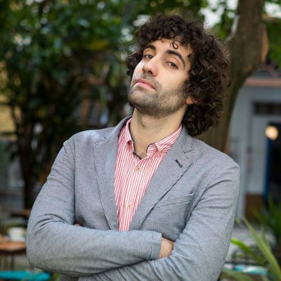 Tamar Novas posa para la cuarta temporada de 'Allí abajo'