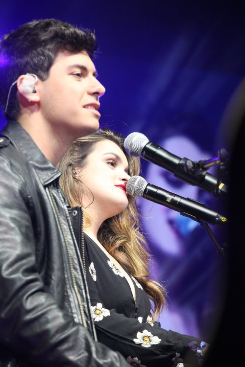 Alfred y Amaia, al piano, cantan "City of Stars" en La noche de Cadena 100