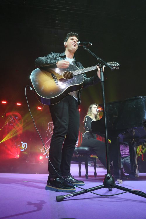 Amaia y Alfred cantan "Tu canción" en La noche de Cadena 100