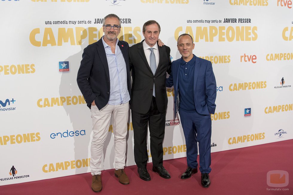 Javier Fesser, Eladio Jareño y Javier Guitérrez en la premiere de "Campeones"