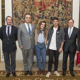 Alfred y Amaia junto a Eladio Jareño y representantes de Portugal en la embajada