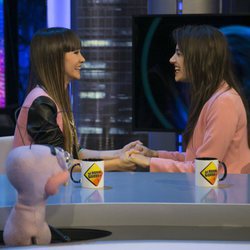 Aitana y Ana Guerra, muy cariñosas en 'El hormiguero'