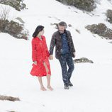 Félix y Julia en la nieve en una imagen de 'Félix'