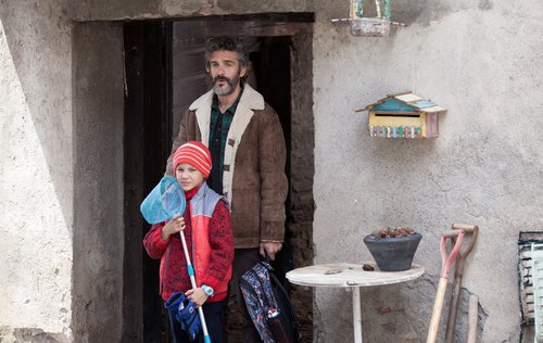 Félix junto a su hijo Leo en un capítulo de 'Félix'