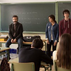 Félix da una charla en un instituto durante un capítulo de 'Félix'