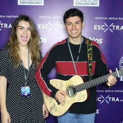 Amaia y Alfred posan sonrientes para los medios en la London Eurovision Party 2018