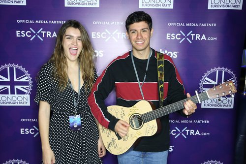 Amaia y Alfred posan sonrientes para los medios en la London Eurovision Party 2018