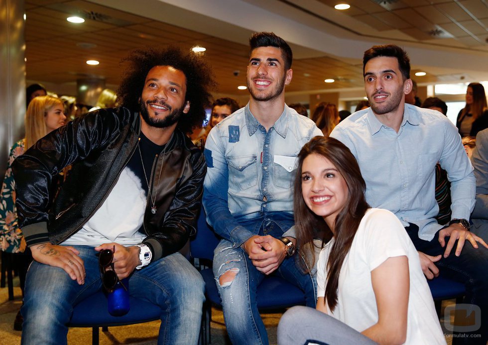 Ana Guerra junto a Marcelo, Asensio y Campazzo, jugadores del Real Madrid