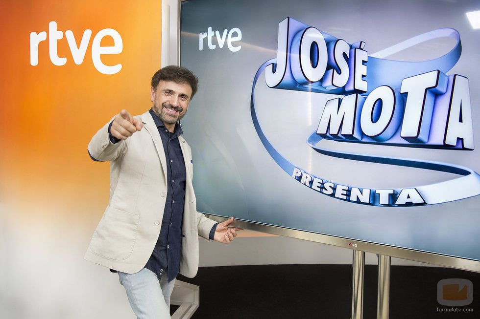 José Mota sonríe para los medios en la presentación de 'José Mota presenta...'