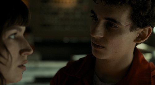 Miguel Herrán mira a Úrsula Corberó en el 1x02 de 'La Casa de Papel'