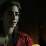 Alba Flores con un bilete en la mano en el 1x03 de 'La Casa de Papel'