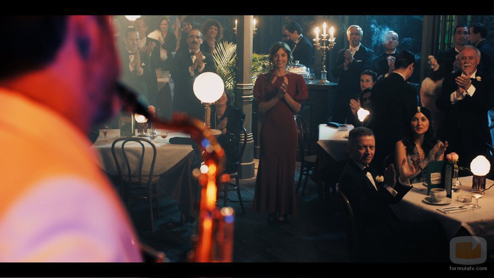 Michelle Jenner en una sala de fiestas en 'El Continental'