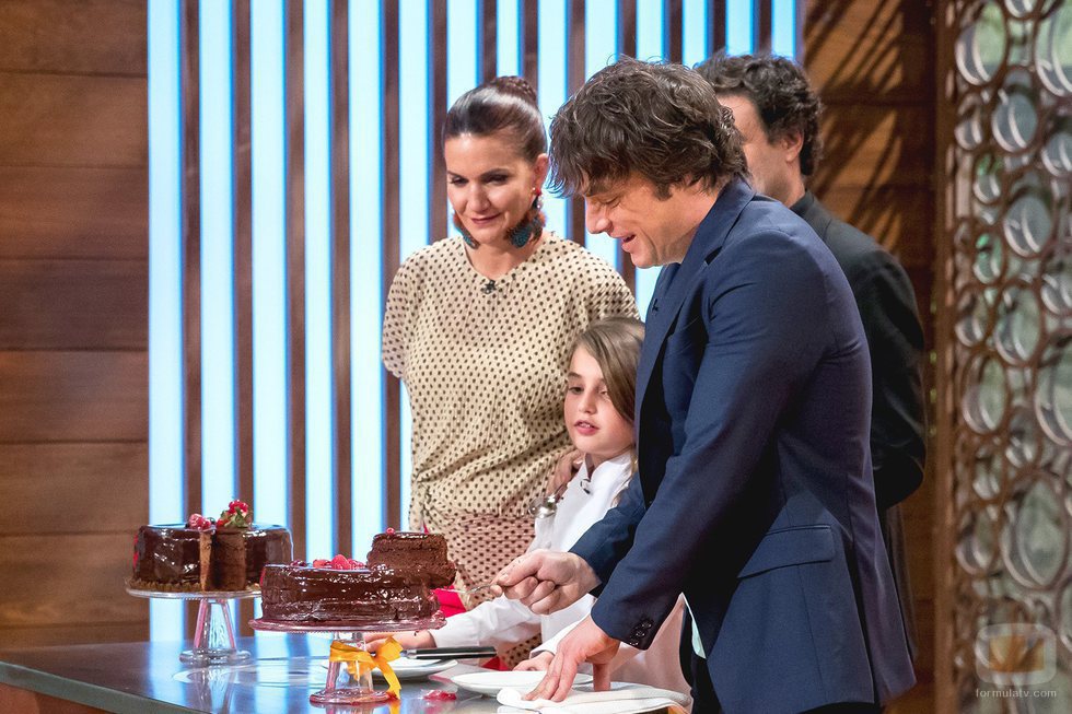 Los jueces de la sexta edición de 'MasterChef' junto a la última ganadora de 'MasterChef Junior'