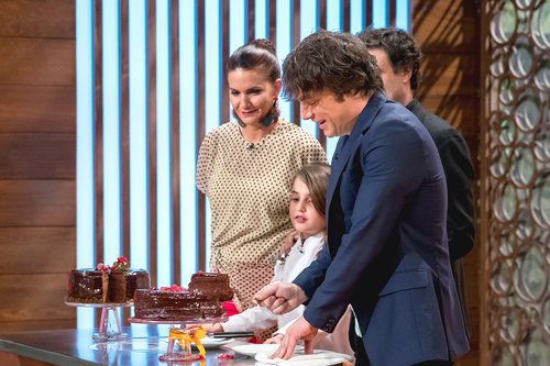 Los jueces de la sexta edición de 'MasterChef' junto a la última ganadora de 'MasterChef Junior'