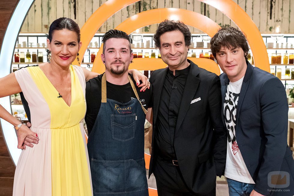 El jurado de 'MasterChef' junto a Carlos Maldonado, el ganador de la tercera edición
