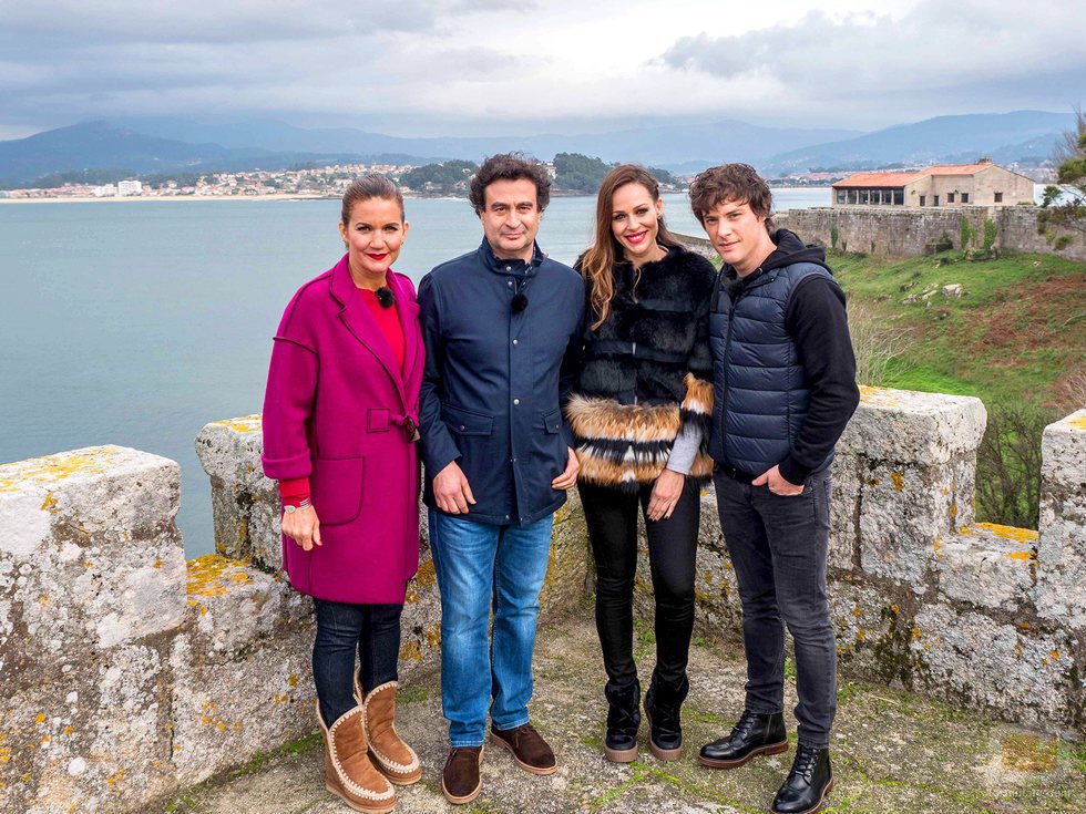 El jurado y la presentadora de la sexta edición de 'MasterChef' en una prueba de exteriores