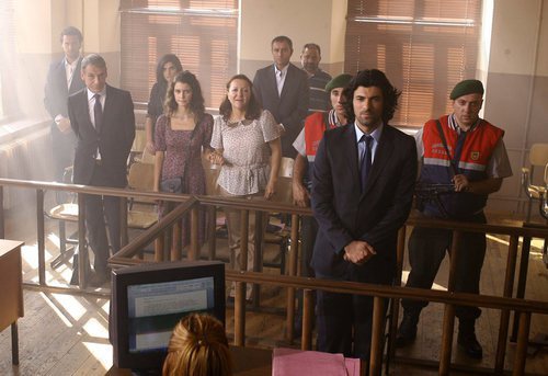 Kerim se enfrenta a las acusaciones contra él en la segunda temporada de 'Fatmagül'
