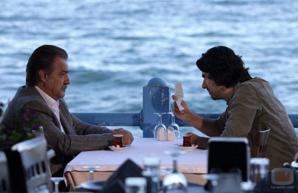 Kerim tiene un tenso encuentro con su padre en la segunda temporada de 'Fatmagül'