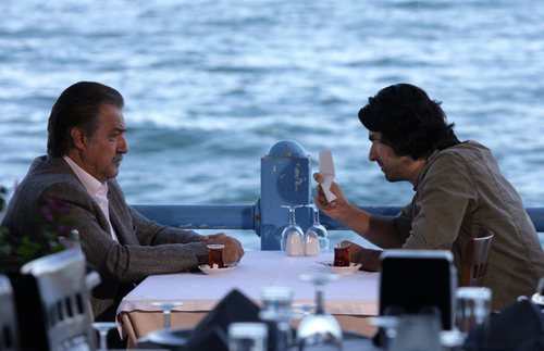Kerim tiene un tenso encuentro con su padre en la segunda temporada de 'Fatmagül'