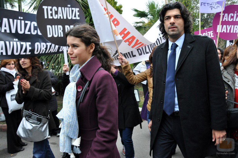 Fatmagül recibe el apoyo de las mujeres turcas en la segunda temporada de 'Fatmagül'