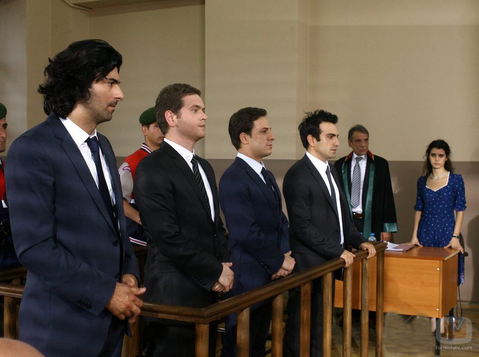 Kerim, Selim, Erdogan y Vural, juntos en el juicio en la segunda temporada de 'Fatmagül'