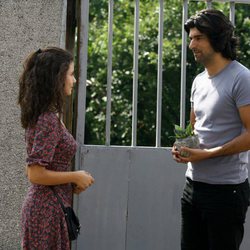 Kerim sale de la cárcel para reunirse con Fatmagül en la telenovela turca 'Fatmagül'