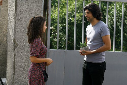 Kerim sale de la cárcel para reunirse con Fatmagül en la telenovela turca 'Fatmagül'